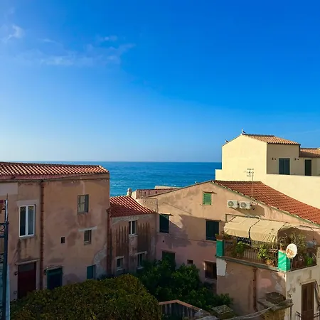 Vittorio Emanuele Street House *