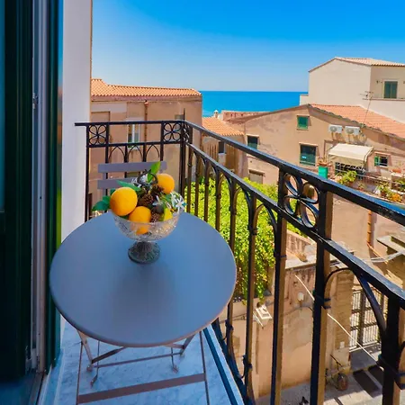 Vittorio Emanuele Street House *