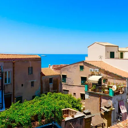 Vittorio Emanuele Street House *