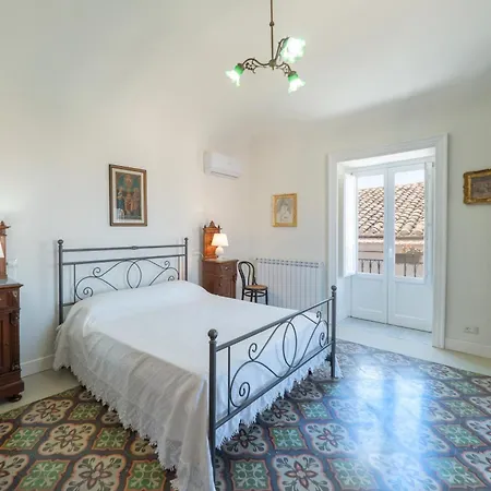 Vittorio Emanuele Street House Cefalù