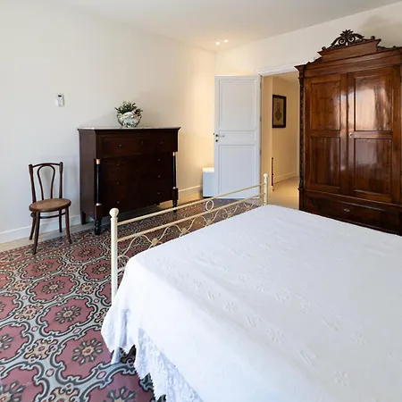 Vittorio Emanuele Street House * チェファル