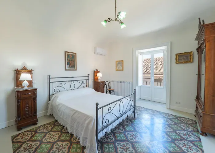 Vittorio Emanuele Street House Cefalù