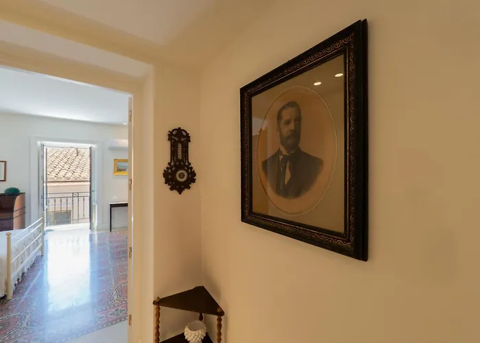 Vittorio Emanuele Street House * צ'פאלו