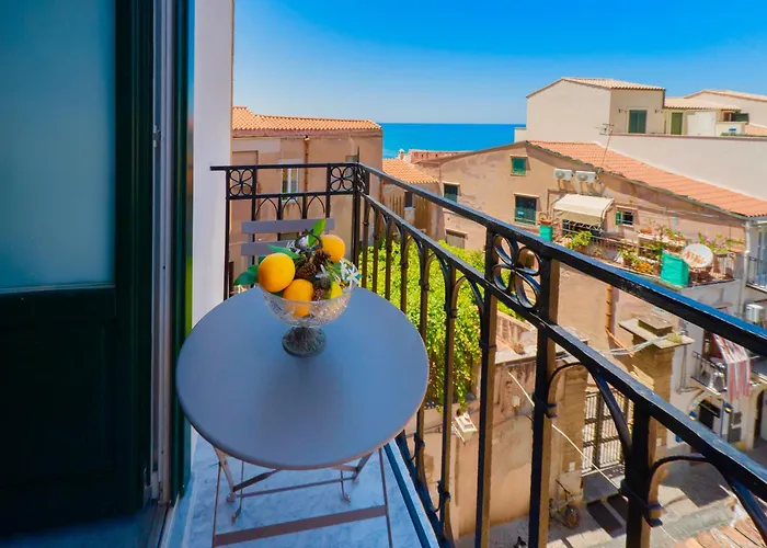 Vittorio Emanuele Street House *