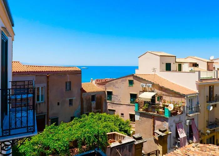 Vittorio Emanuele Street House *