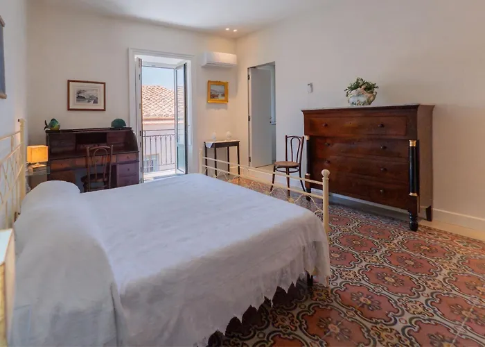 Vittorio Emanuele Street House *